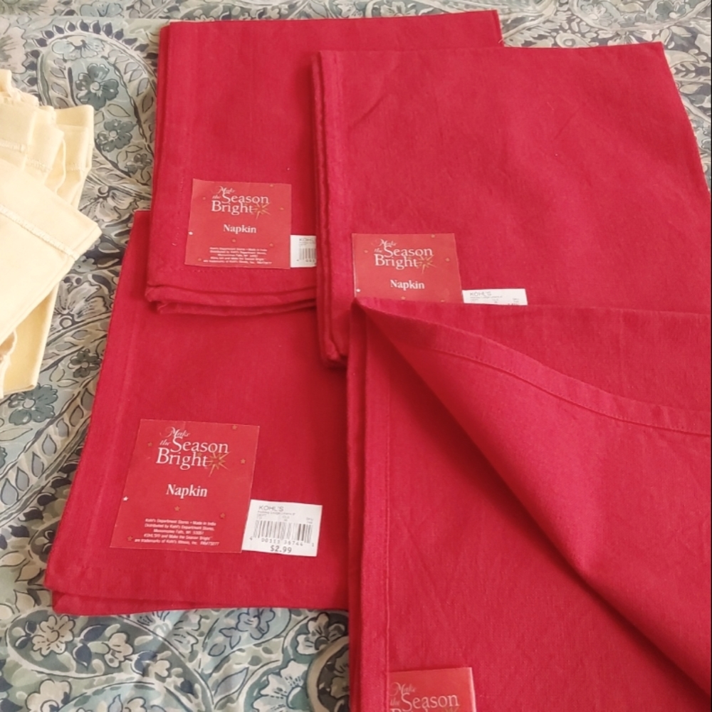 LAST CHANCE! Four red 20" x 20" cloth napkins.Kohls.Great basket liners/holidays